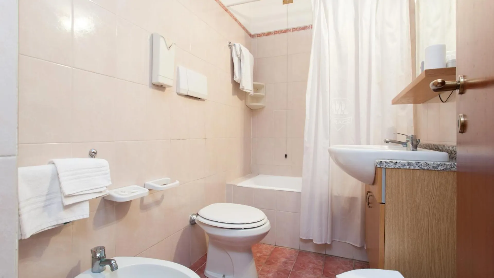 Ih Hotels Milano Aparthotel Argonne Park 3*, Milan Italy