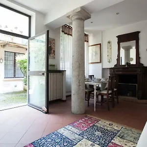 Charming Navigli Apartment