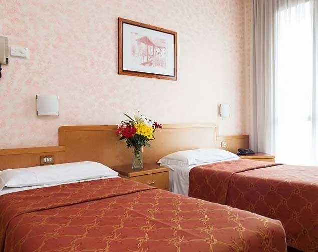 Ih Hotels Milano Aparthotel Argonne Park 3*,