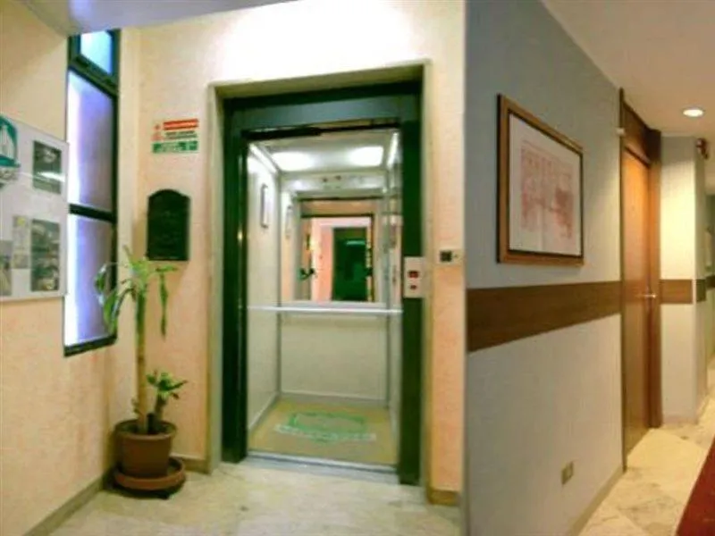 Ih Hotels Milano Aparthotel Argonne Park 3*,  Italia