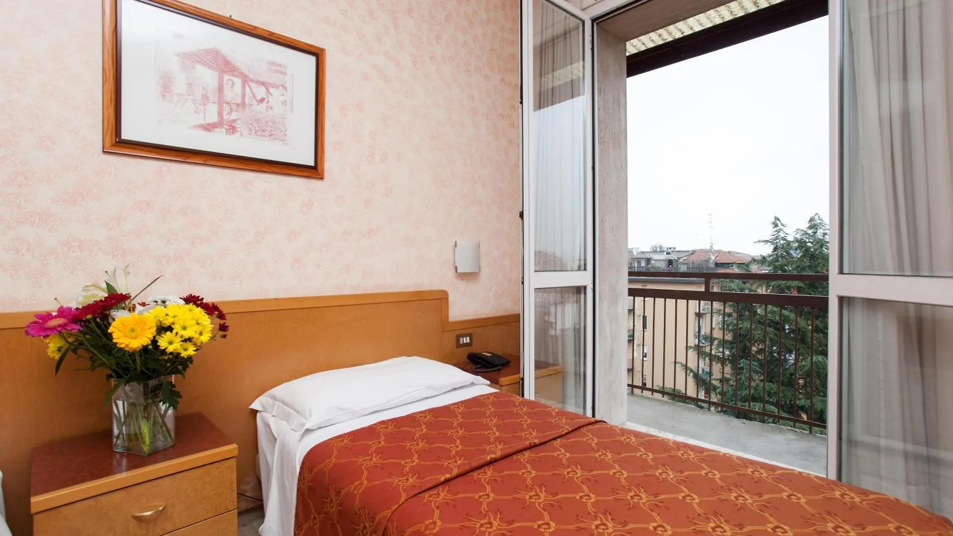 Ih Hotels Milano Aparthotel Argonne Park 3*, Mediolan